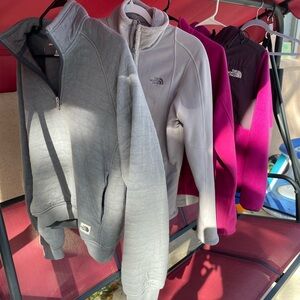 Lot of 4 The North Face Fleece Jackets in Gray and Pink, Small
